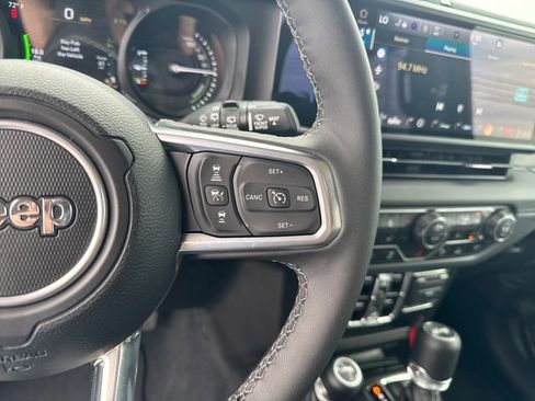 Used 2025 Jeep Wrangler Unlimited Sahara w/ Safety Group image 25