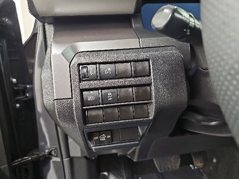 Certified 2025 Toyota Tacoma TRD Off-Road AWD/4WD image 17
