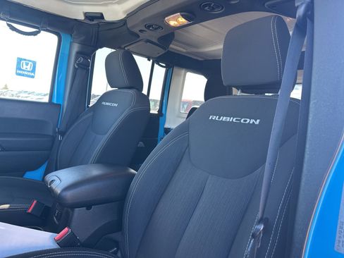 Used 2018 Jeep Wrangler Unlimited Rubicon w/ Cold Weather Group AWD/4WD image 13