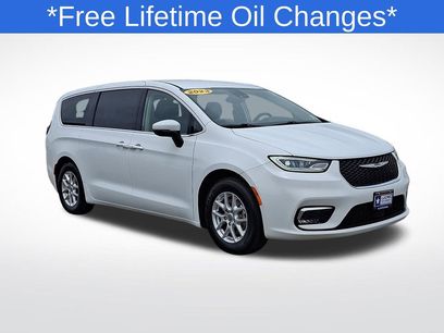 Used 2023 Chrysler Pacifica Touring-L