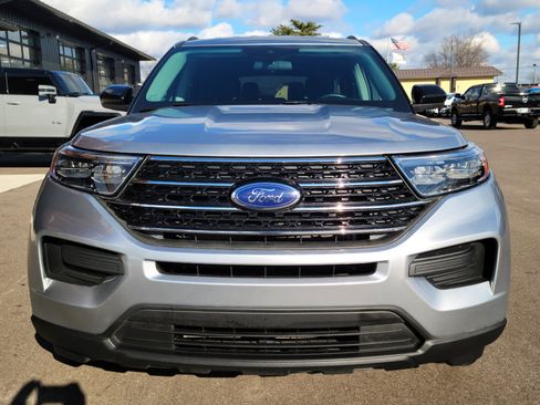Used 2020 Ford Explorer XLT w/ Comfort Package image 2