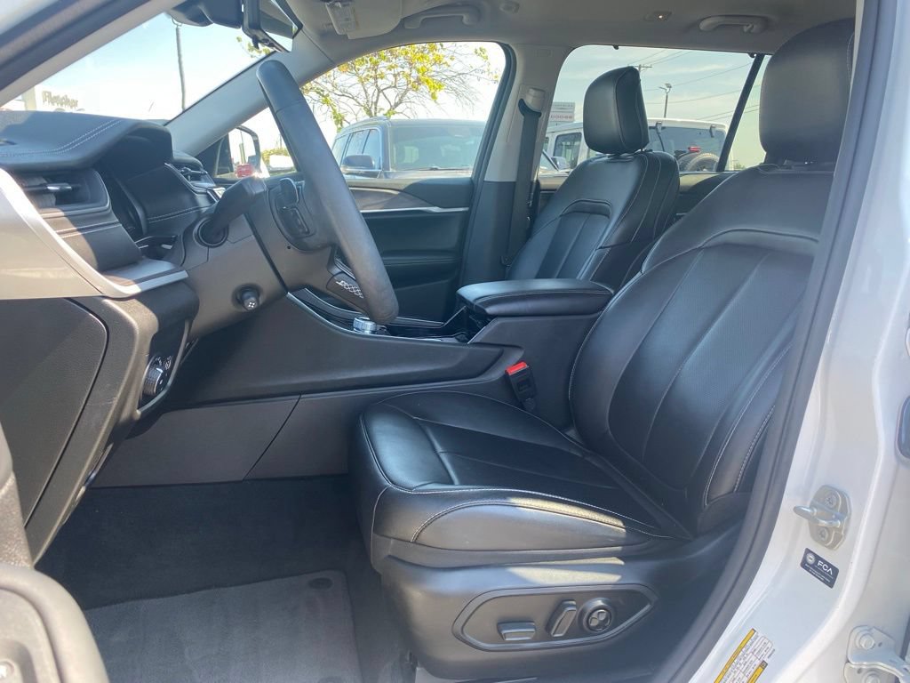Used 2023 Jeep Grand Cherokee L Limited w/ Luxury Tech Group II AWD/4WD image 22