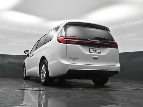 Used 2024 Chrysler Pacifica Touring-L FWD image 52