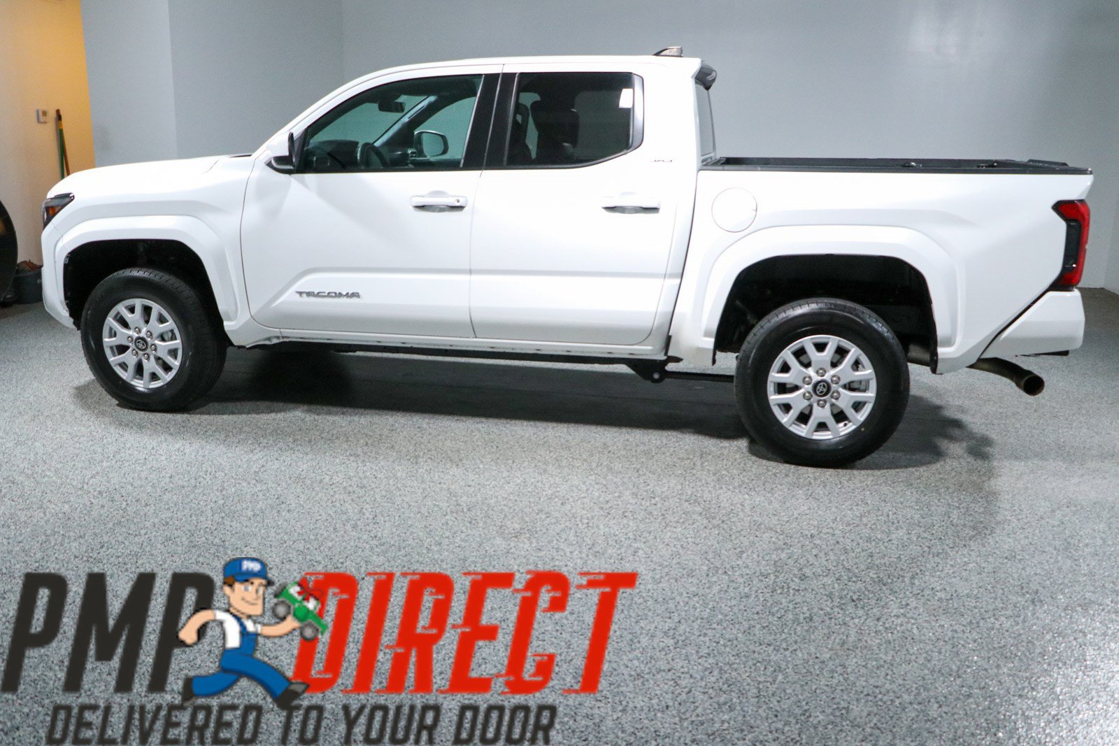 Used 2024 Toyota Tacoma SR5 AWD/4WD image 10