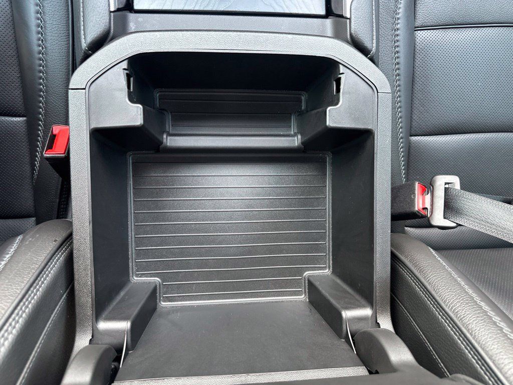 Used 2022 GMC Yukon Denali AWD/4WD image 8