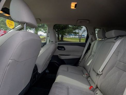 Used 2025 Nissan Rogue SV AWD/4WD image 16