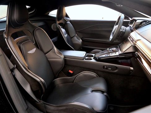 Used 2025 Aston Martin V8 Vantage Coupe image 12