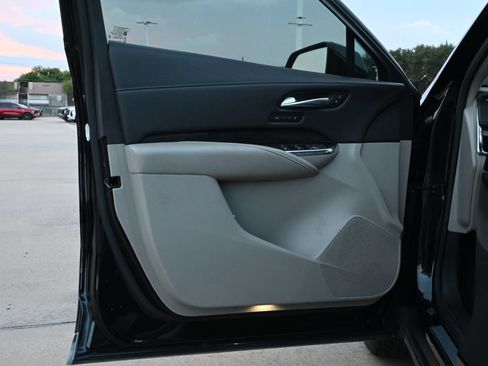 Used 2021 Cadillac XT4 Premium Luxury FWD image 17