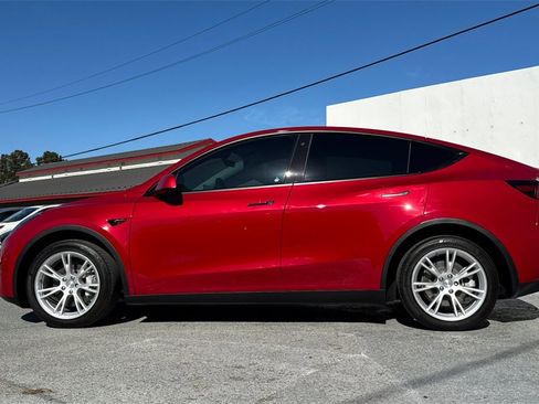 Used 2022 Tesla Model Y Long Range image 7