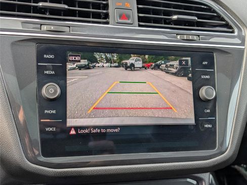 Used 2023 Volkswagen Tiguan SE w/ Panoramic Sunroof Package image 29