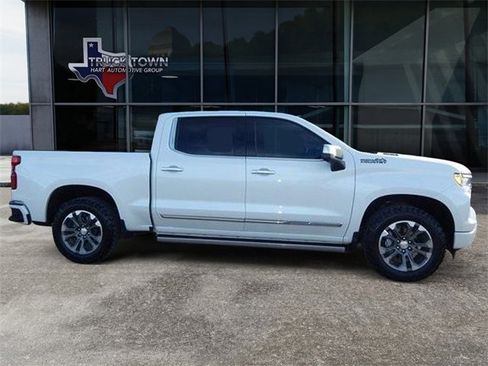 Used 2025 Chevrolet Silverado 1500 High Country w/ LPO, Dark Essentials Package image 2
