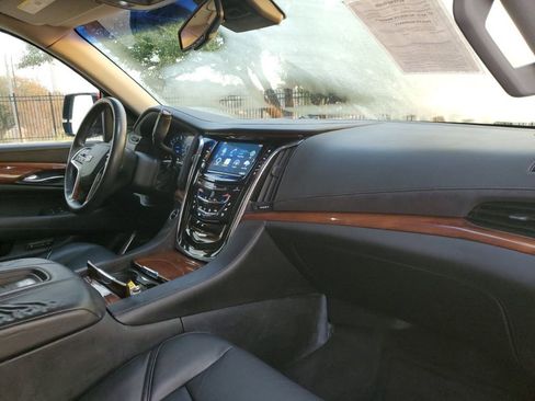 Used 2016 Cadillac Escalade Luxury image 14