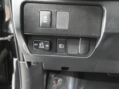 Used 2020 Toyota Tacoma SR5 AWD/4WD image 23