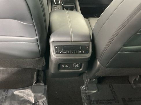 Used 2023 Nissan Pathfinder Platinum image 27