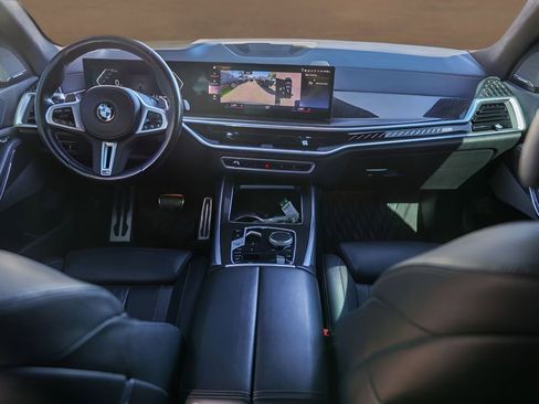 Used 2023 BMW X7 M60i w/ Climate Comfort Package image 28