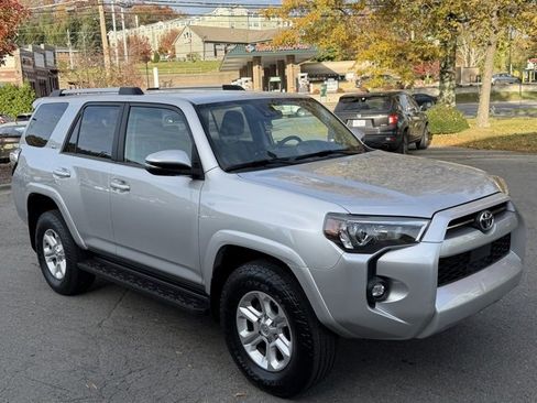 Used 2022 Toyota 4Runner SR5 Premium image 3