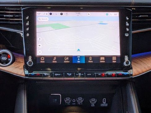 Used 2022 Jeep Grand Wagoneer Series III w/ Rear Seat Video Group 1 AWD/4WD image 10