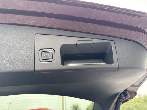 Certified 2022 Cadillac XT5 Premium Luxury image 11