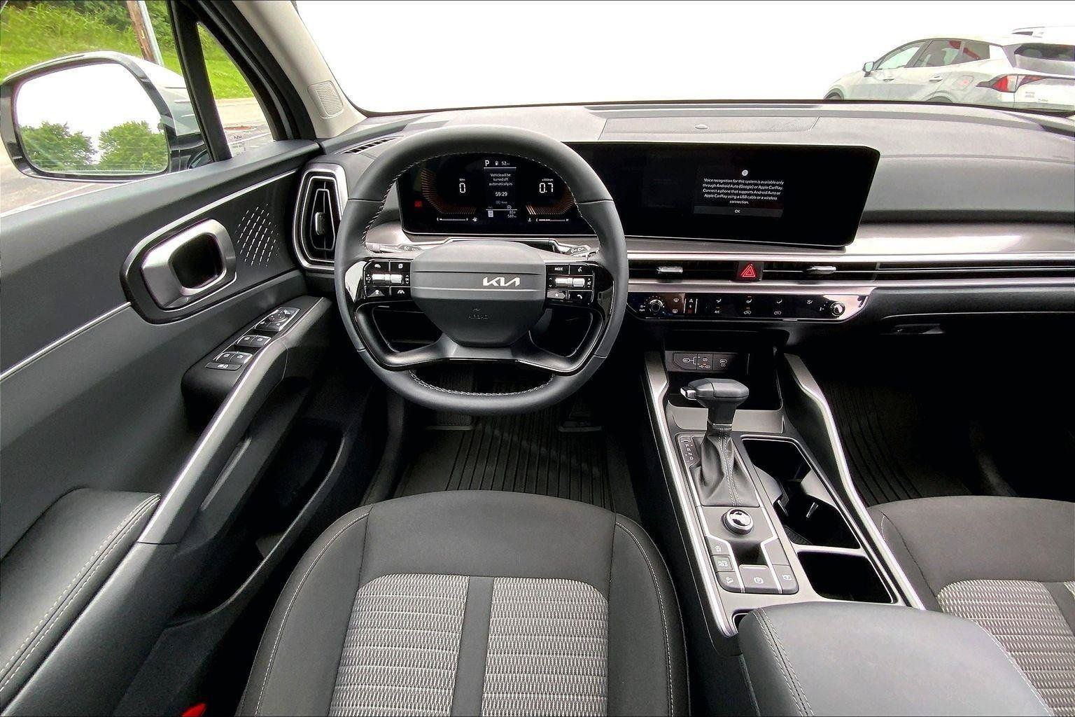 Used 2026 Kia Sorento LX FWD image 5