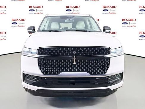 New 2026 Lincoln Navigator Premiere AWD/4WD image 3
