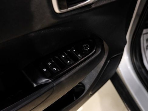 Used 2021 Hyundai Venue SE image 39