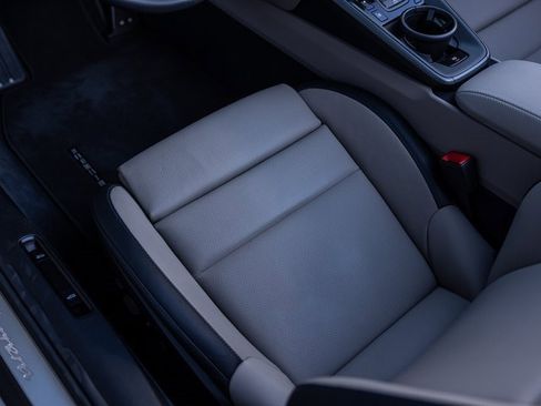 Used 2025 Porsche 911 Carrera image 24