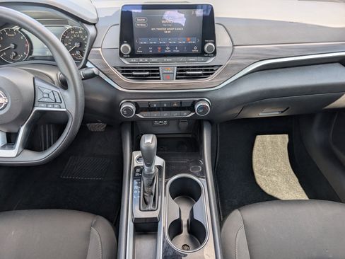 Used 2024 Nissan Altima 2.5 SV FWD image 7