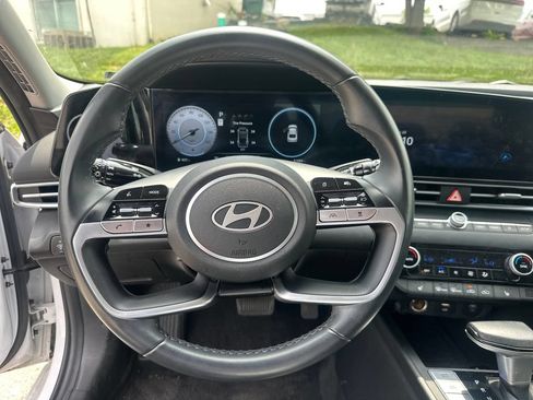 Used 2025 Hyundai Elantra Limited FWD image 41