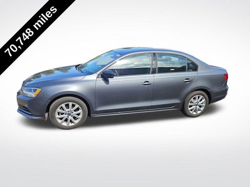 Used 2015 Volkswagen Jetta SE FWD image 2