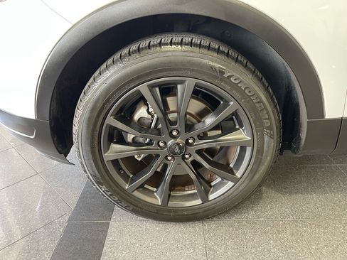 Used 2019 Ford Explorer XLT w/ Equipment Group 202A AWD/4WD image 21