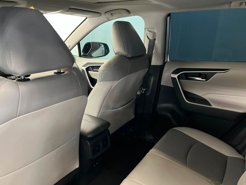 Used 2021 Toyota RAV4 XLE Premium w/ Carpet Mat Package (TMS) image 20