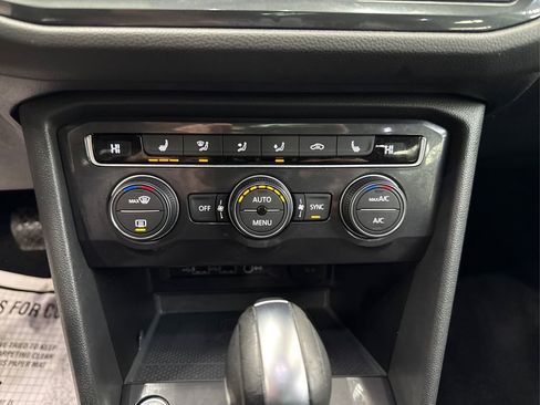 Used 2020 Volkswagen Tiguan SE w/ Panoramic Sunroof Package image 29