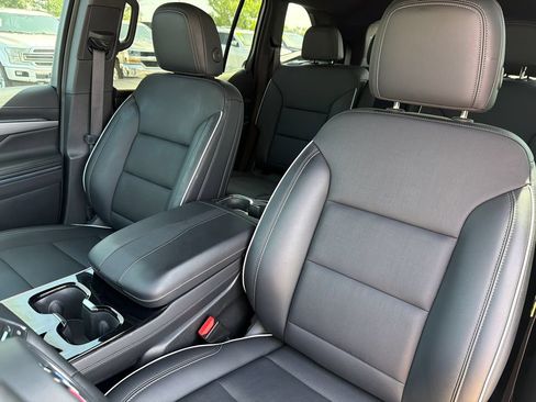 Used 2025 Buick Enclave Preferred FWD image 40
