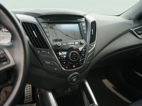 Used 2015 Hyundai Veloster Turbo w/ Option Group 04 FWD image 25