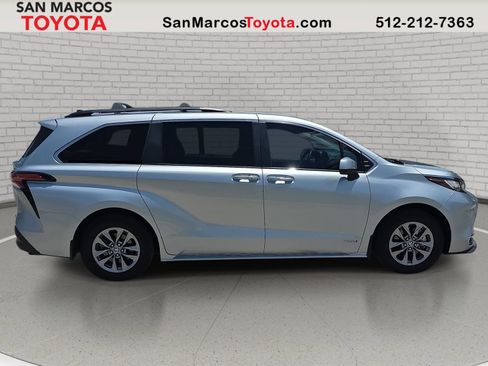 Used 2021 Toyota Sienna XLE FWD image 5