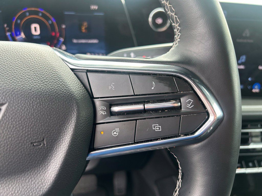 Used 2025 Chevrolet Traverse LT FWD image 21