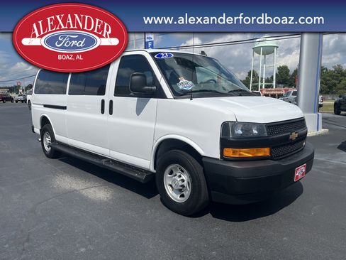 Used 2023 Chevrolet Express 3500 LS RWD image 3