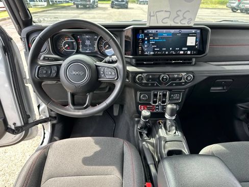 Used 2024 Jeep Wrangler Unlimited Rubicon AWD/4WD image 37