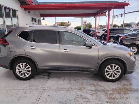 Used 2018 Nissan Rogue SV w/ Premium Package AWD/4WD image 3