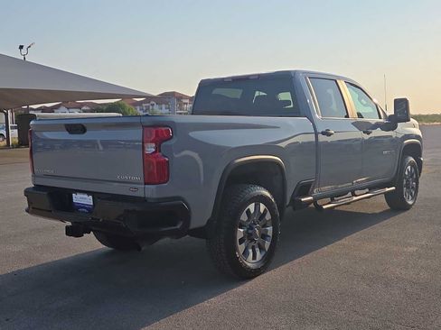Used 2025 Chevrolet Silverado 2500 Custom w/ Custom Value Package AWD/4WD image 8