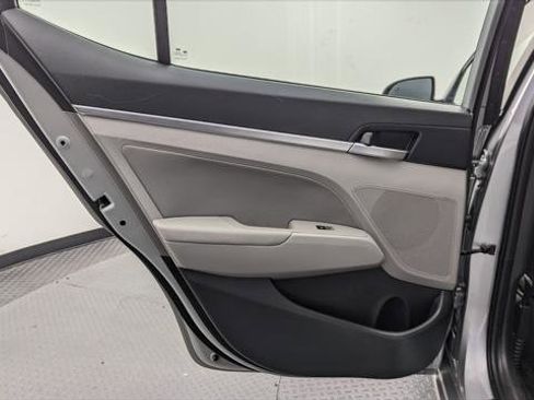 Used 2020 Hyundai Elantra SEL image 15