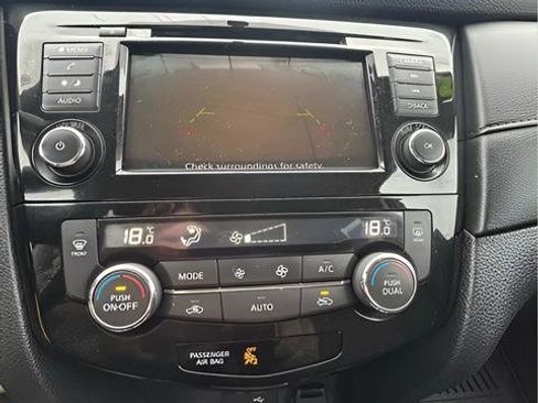 Used 2020 Nissan Rogue SV image 18