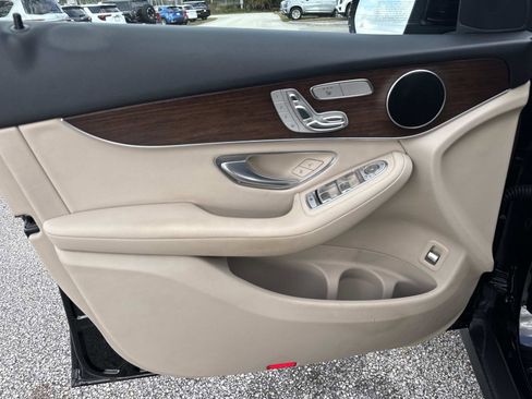 Used 2020 Mercedes-Benz GLC 300 4MATIC image 19