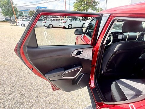 Used 2023 Kia Soul S FWD image 46