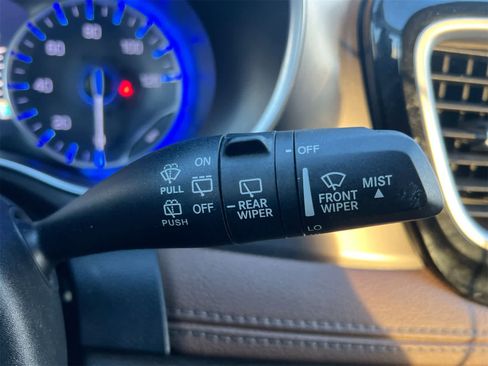 Used 2018 Chrysler Pacifica Limited w/ Tire & Wheel Group image 25