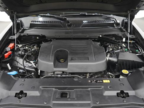 Used 2023 Land Rover Defender 130 First Edition image 32