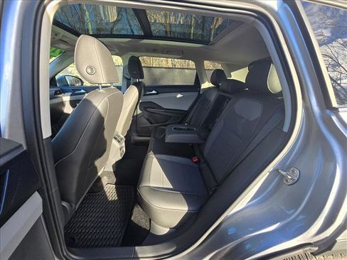 Certified 2024 Volkswagen Taos SE image 13