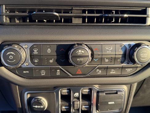 New 2026 Jeep Gladiator Rubicon AWD/4WD image 25