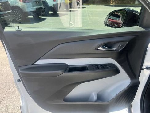 Used 2027 Chevrolet Bolt LT FWD image 12