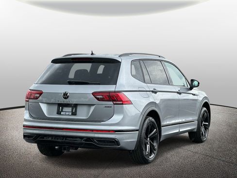 Used 2024 Volkswagen Tiguan SE R-Line AWD/4WD image 4